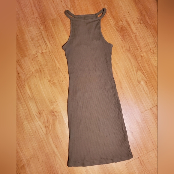 GREEN DRESS - Picture 2 of 3